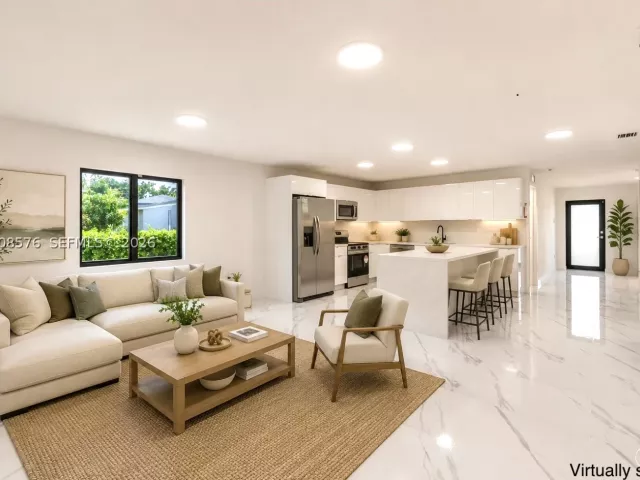 Продажа дома по адресу 152 NW 18 St - фото 9298404