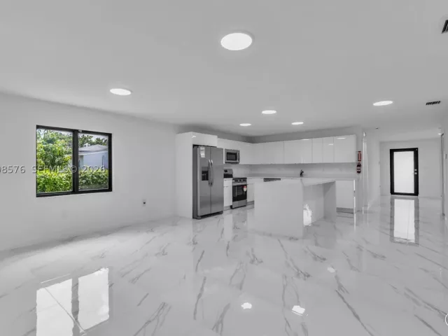 Продажа дома по адресу 152 NW 18 St - фото 9298405