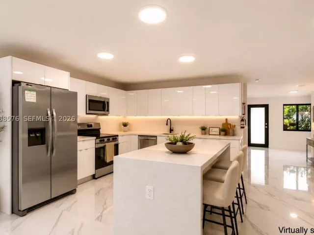 Продажа дома по адресу 152 NW 18 St - фото 9298406
