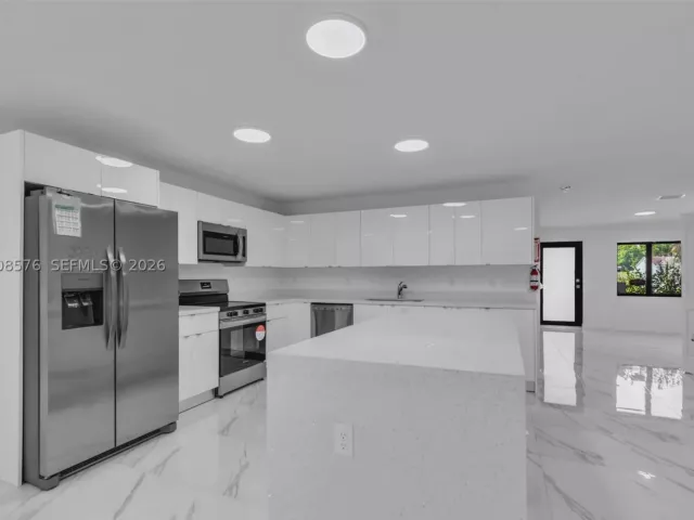Продажа дома по адресу 152 NW 18 St - фото 9298407