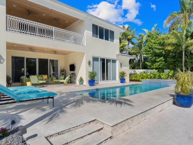 Продажа дома по адресу 2870 NE 24th Place - фото 9056851