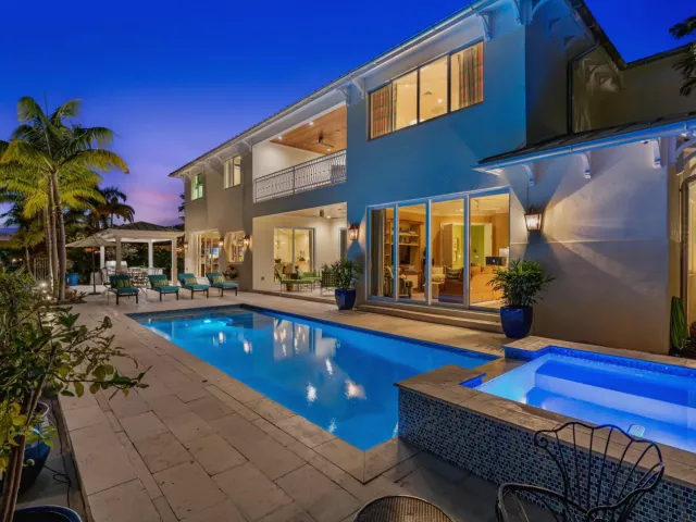 Продажа дома по адресу 2870 NE 24th Place - фото 9056927