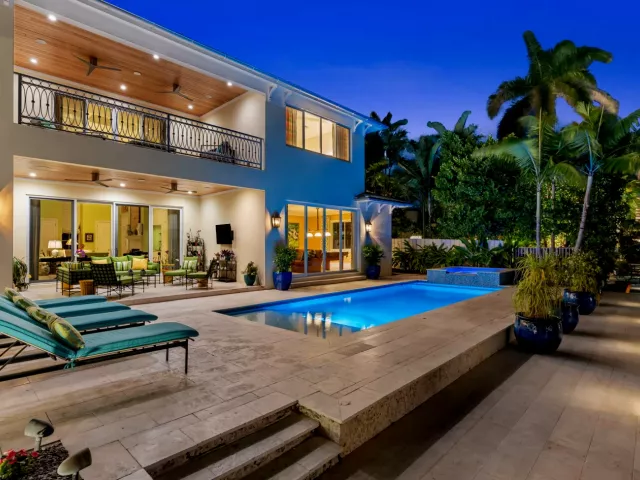 Продажа дома по адресу 2870 NE 24th Place - фото 9056932