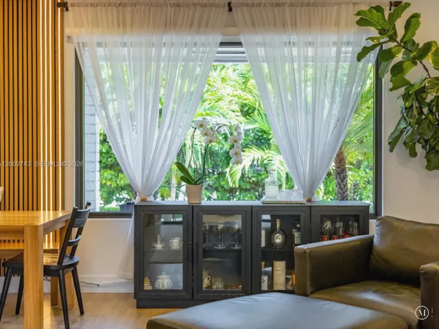 Продажа дома по адресу 11504 NE 6th Ave - фото 7627483
