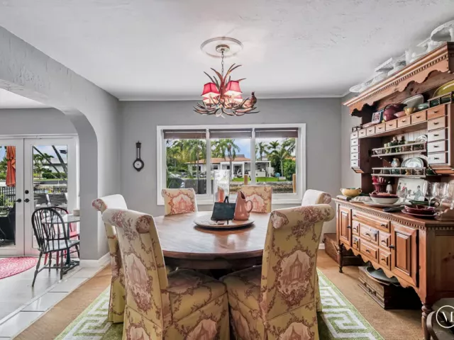 Продажа дома по адресу 491 SE 16th Avenue - фото 9281836