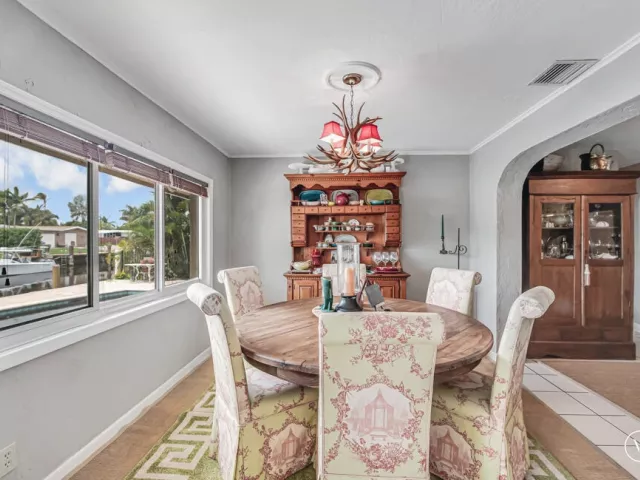 Продажа дома по адресу 491 SE 16th Avenue - фото 9281838