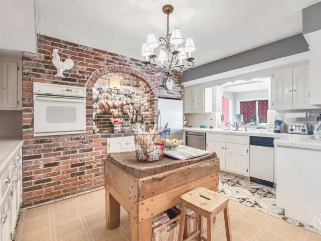 Продажа дома по адресу 491 SE 16th Avenue - фото 9281843