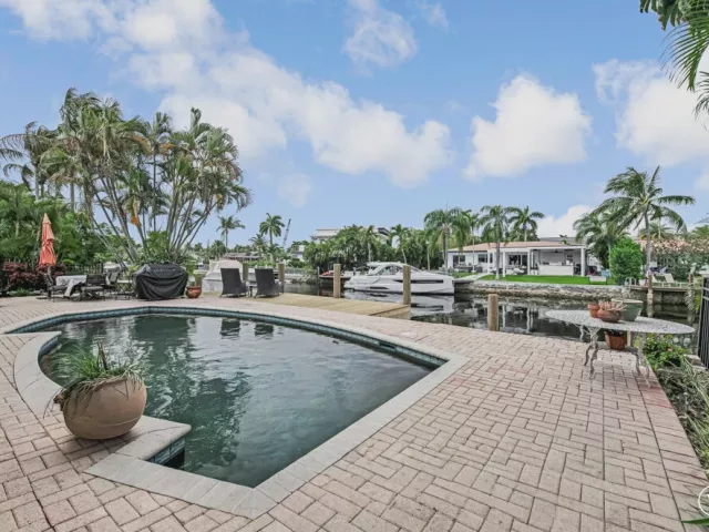 Продажа дома по адресу 491 SE 16th Avenue - фото 9281867
