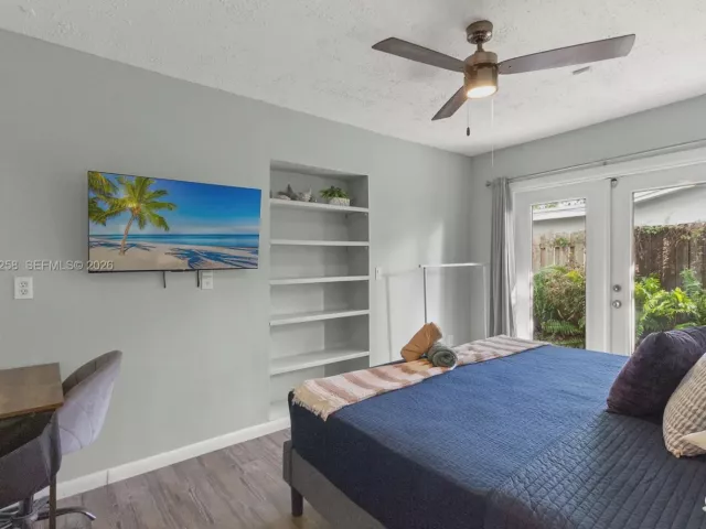 Продажа дома по адресу 3024 NE 2nd Ter - фото 7627523