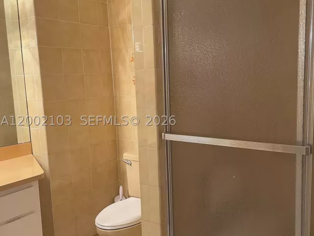 Продажа дома по адресу 10820 NE 5th Ave - фото 9383872