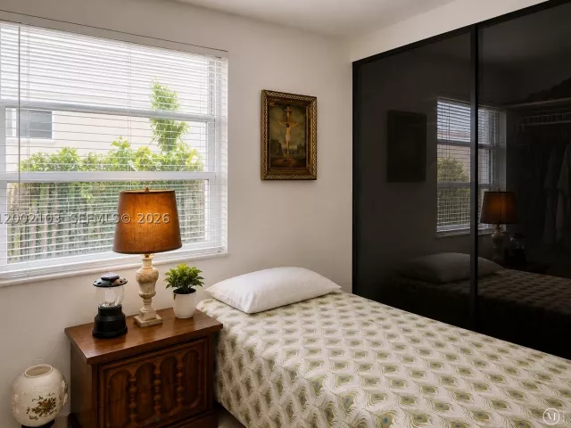 Продажа дома по адресу 10820 NE 5th Ave - фото 9383874