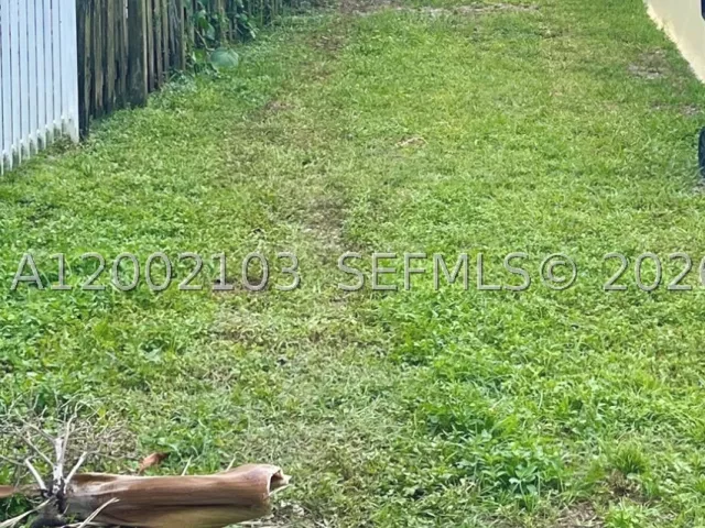 Продажа дома по адресу 10820 NE 5th Ave - фото 9383879