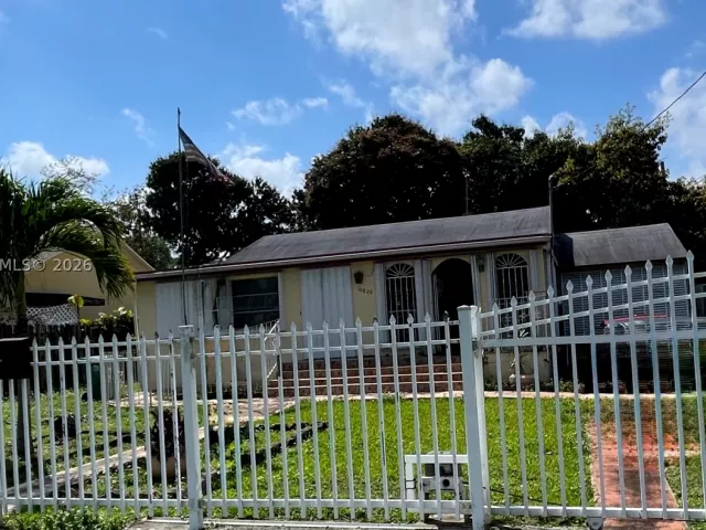 Продажа дома по адресу 10820 NE 5th Ave - фото 9383863