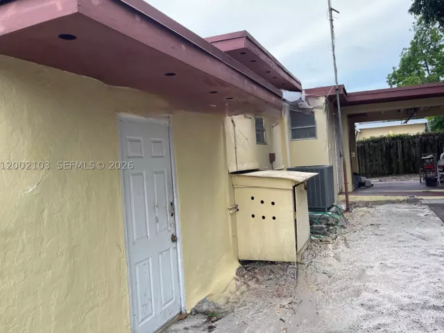 Продажа дома по адресу 10820 NE 5th Ave - фото 9383884