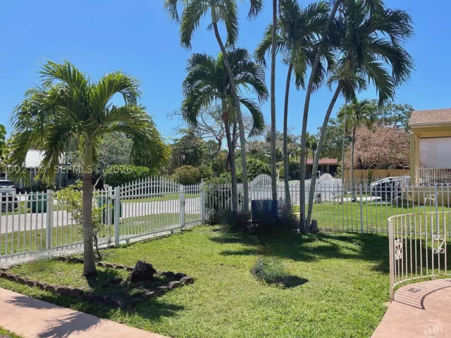 Продажа дома по адресу 10820 NE 5th Ave - фото 9383885
