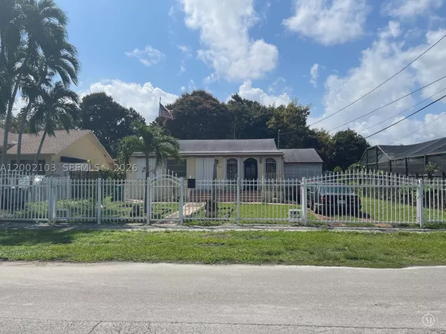 Продажа дома по адресу 10820 NE 5th Ave - фото 9383886