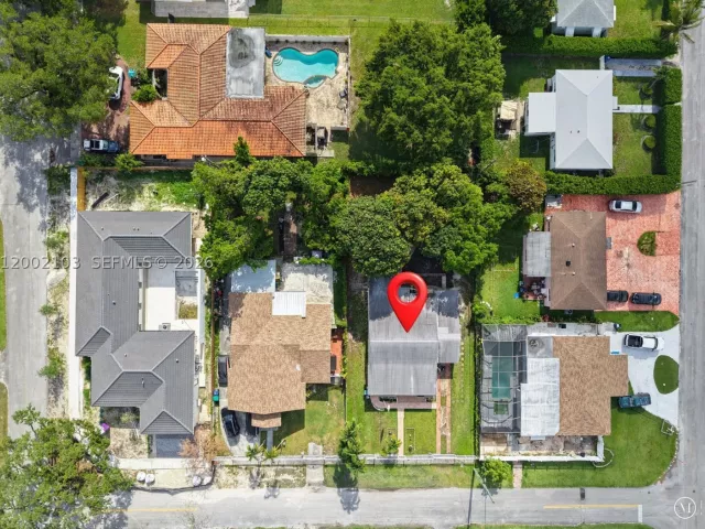 Продажа дома по адресу 10820 NE 5th Ave - фото 9383891