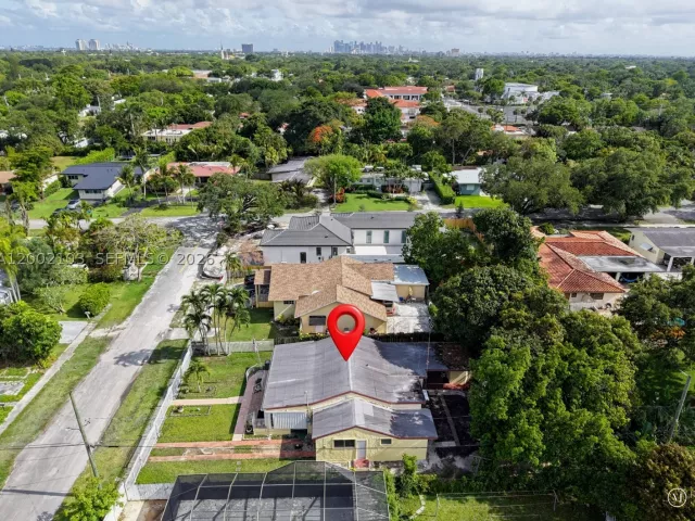 Продажа дома по адресу 10820 NE 5th Ave - фото 9383893