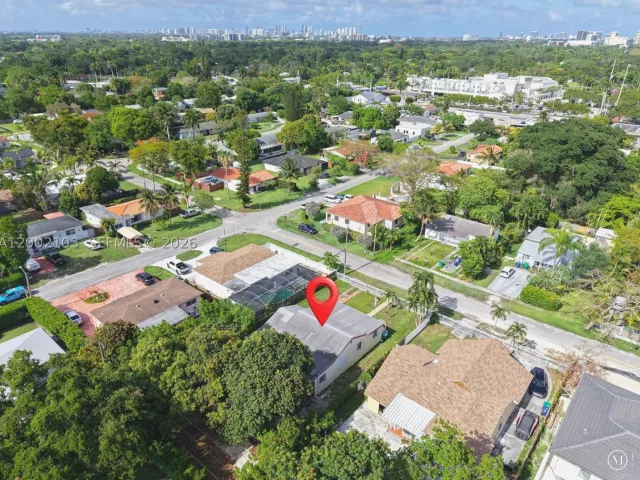 Продажа дома по адресу 10820 NE 5th Ave - фото 9383894