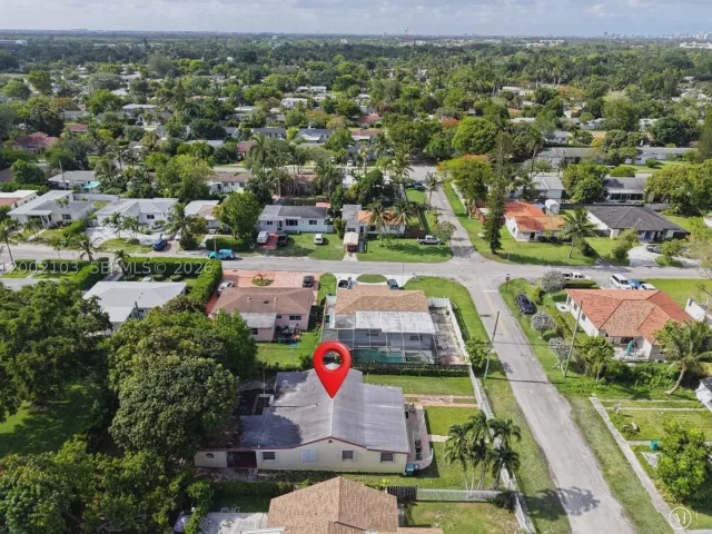 Продажа дома по адресу 10820 NE 5th Ave - фото 9383895