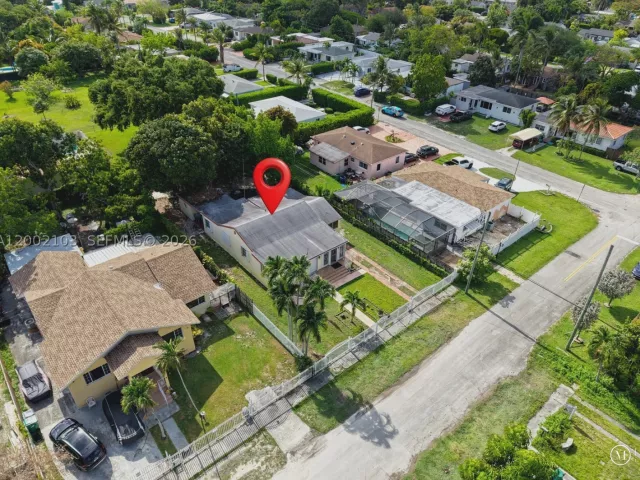 Продажа дома по адресу 10820 NE 5th Ave - фото 9383896