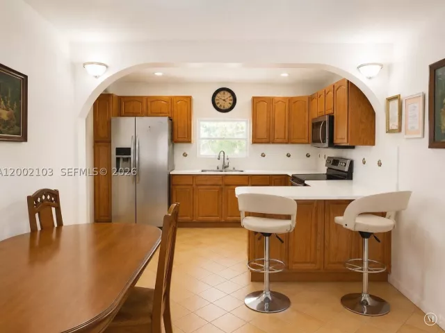 Продажа дома по адресу 10820 NE 5th Ave - фото 9383866