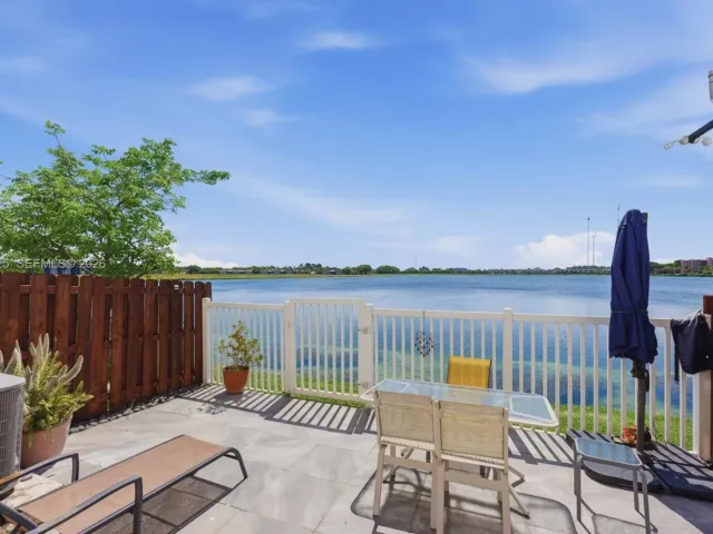 Продажа дома по адресу 20572 NE 5th Pl - фото 7629346