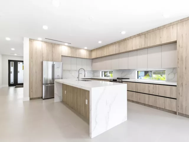 Продажа дома по адресу 819 SW 1st Street - фото 8902156