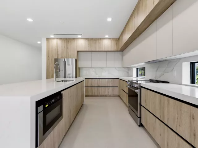 Продажа дома по адресу 819 SW 1st Street - фото 8902157