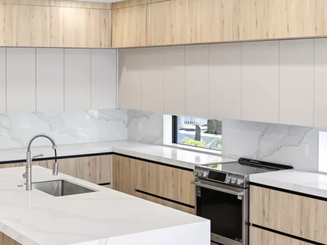 Продажа дома по адресу 819 SW 1st Street - фото 8902160