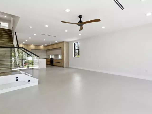 Продажа дома по адресу 819 SW 1st Street - фото 8902164