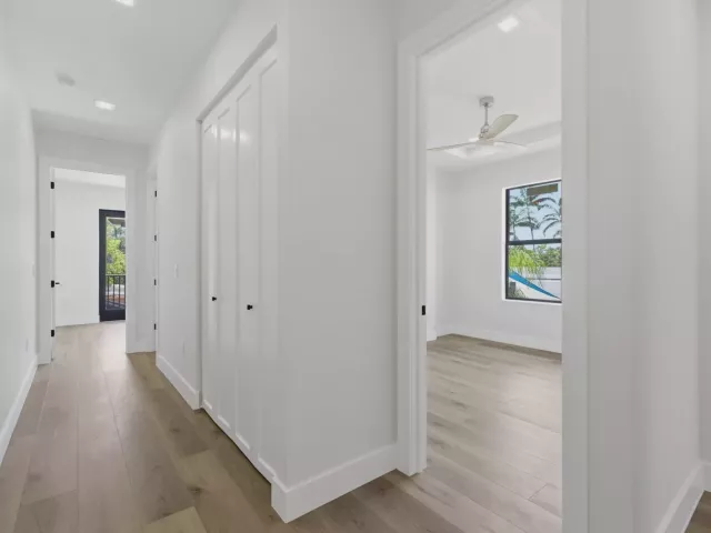 Продажа дома по адресу 819 SW 1st Street - фото 8902166