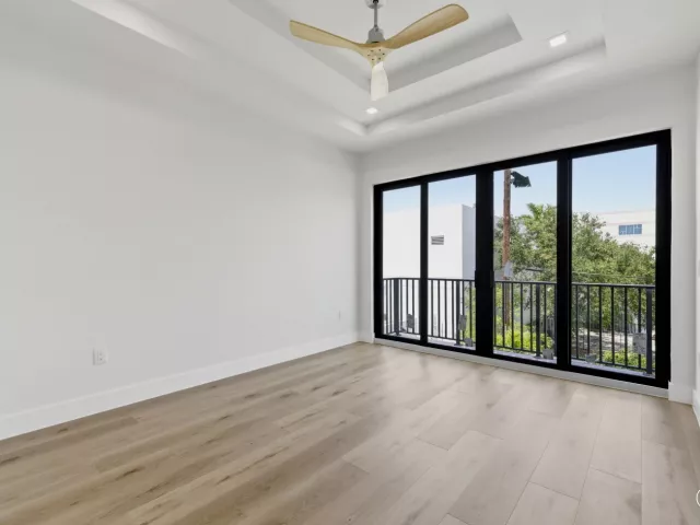 Продажа дома по адресу 819 SW 1st Street - фото 8902167