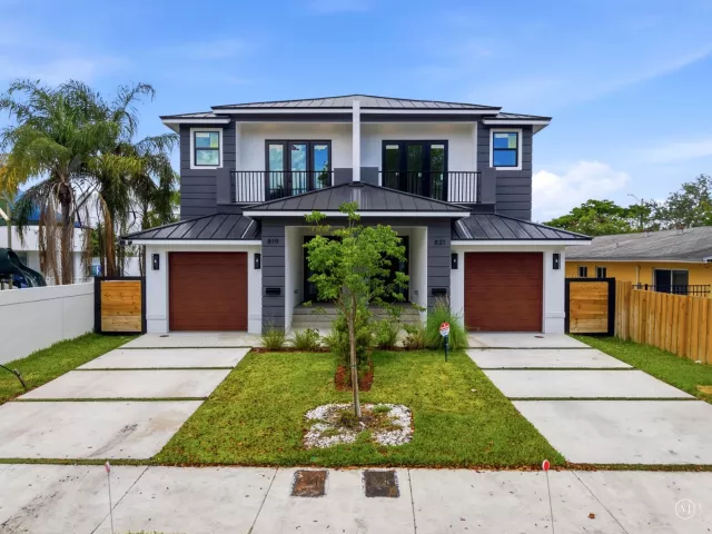 Продажа дома по адресу 819 SW 1st Street - фото 8902149