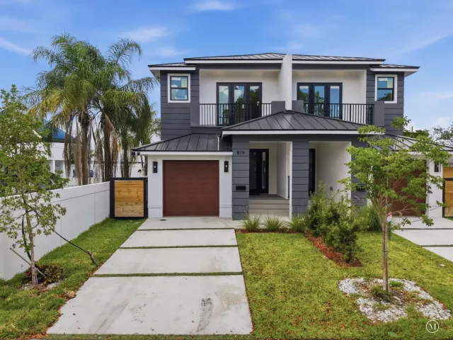 Продажа дома по адресу 819 SW 1st Street - фото 8902150