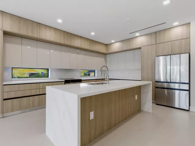 Продажа дома по адресу 821 SW 1st Street - фото 8902138