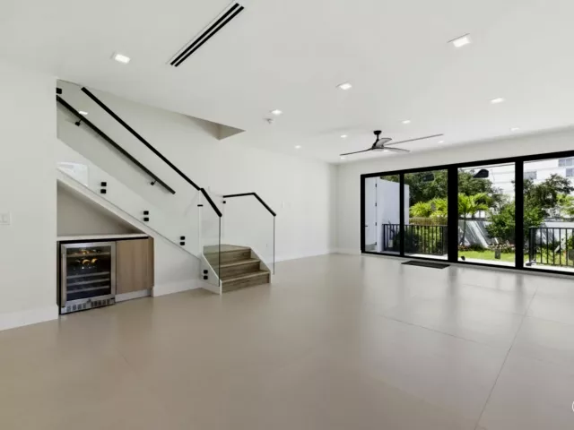 Продажа дома по адресу 821 SW 1st Street - фото 8902143