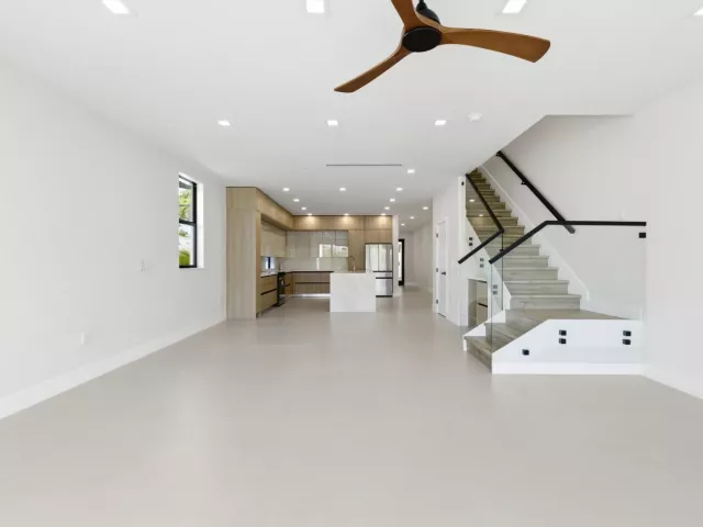 Продажа дома по адресу 821 SW 1st Street - фото 8902145