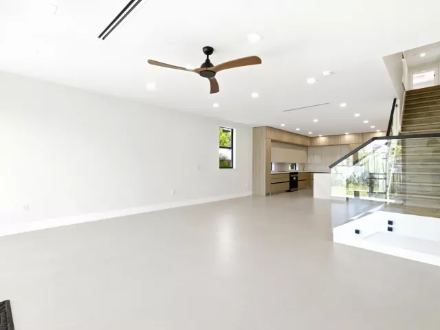Продажа дома по адресу 821 SW 1st Street - фото 8902146