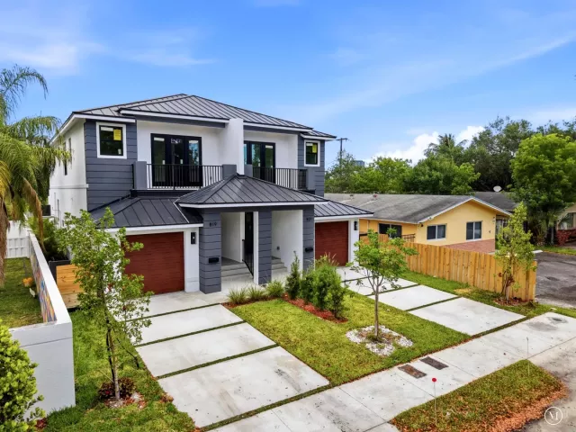 Продажа дома по адресу 821 SW 1st Street - фото 8902130