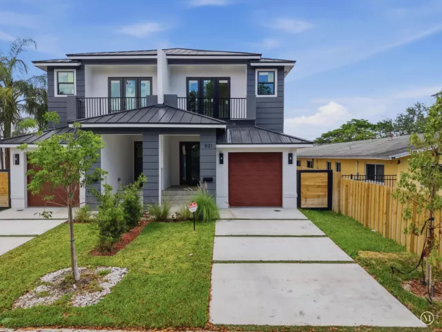 Продажа дома по адресу 821 SW 1st Street - фото 8902132