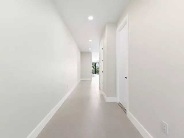 Продажа дома по адресу 821 SW 1st Street - фото 8902134