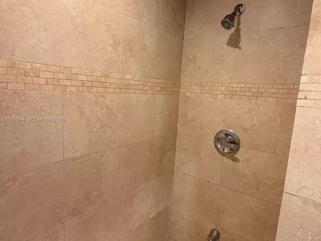 Продажа дома по адресу 3011 N 74th Ave - фото 7630198