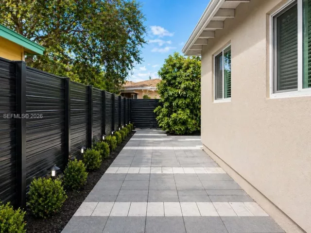Продажа дома по адресу 135 NW 68th St - фото 7631110