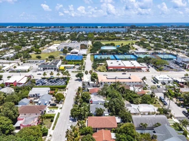 Продажа дома по адресу 418 Kern Street - фото 8888839