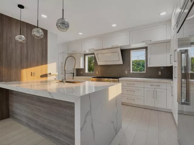 Продажа дома по адресу 1044 NW 6th Drive - фото 8920517