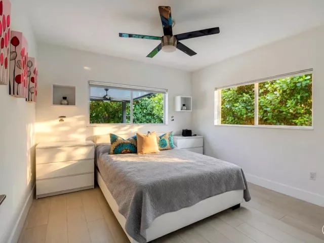 Продажа дома по адресу 1044 NW 6th Drive - фото 8920524
