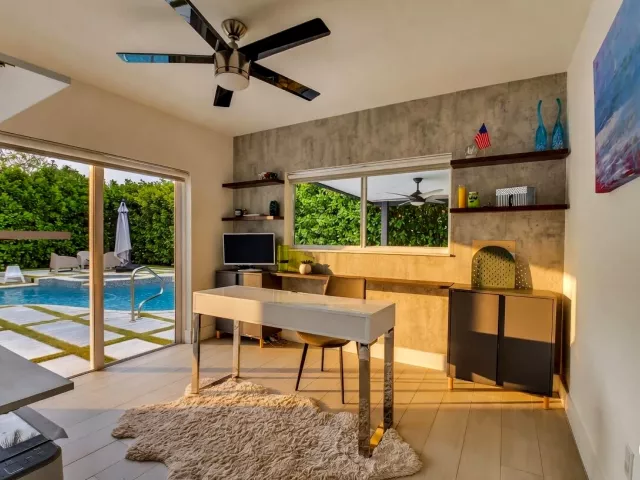 Продажа дома по адресу 1044 NW 6th Drive - фото 8920525