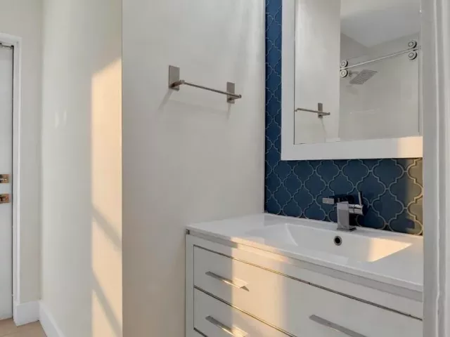 Продажа дома по адресу 1044 NW 6th Drive - фото 8920526