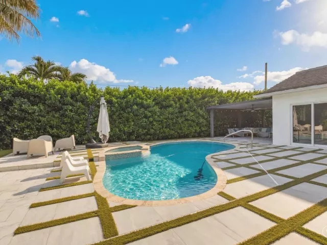 Продажа дома по адресу 1044 NW 6th Drive - фото 8920530